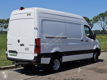 Fourgon utilitaire Mercedes