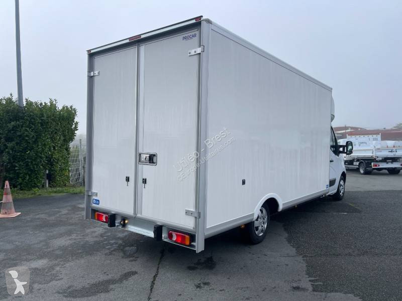 Véhicule utilitaire Nissan