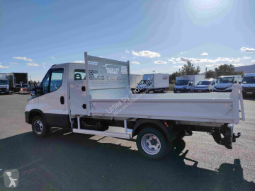 Con volquete Iveco