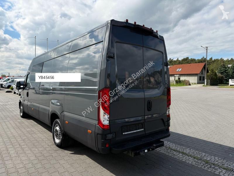 Furgoneta Iveco 35S18 Hi-Matic L4H2 Brygadówka