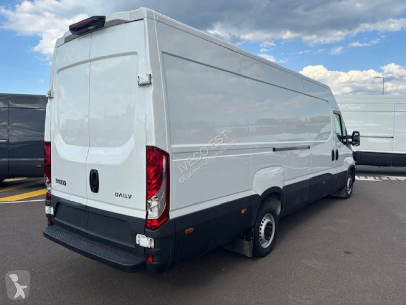 Véhicule utilitaire Iveco 35S Fg 35S18H V16...
