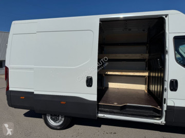 Furgone lungo Iveco