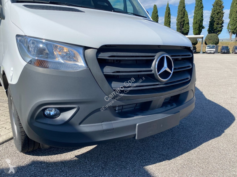 Autoutilitară Mercedes Furgone Traz. Post