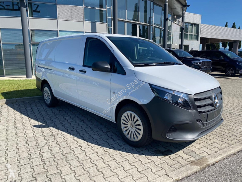 Véhicule utilitaire Mercedes Furgone