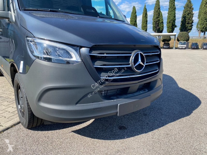 Autoutilitară Mercedes Furgone Traz. Post