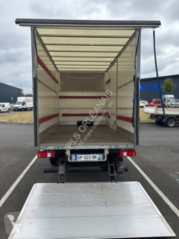Utilitaire caisse grand volume Iveco