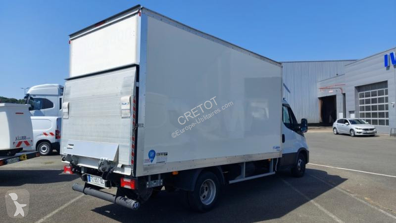 Véhicule utilitaire Iveco 35C16