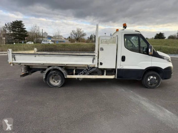 Con volquete estándar Iveco