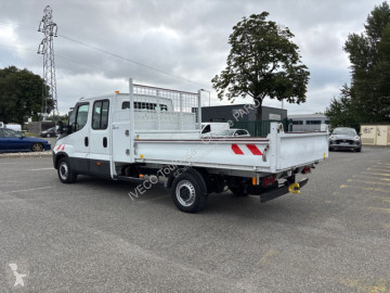 Con volquete Iveco