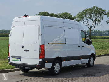 Fourgon utilitaire Mercedes