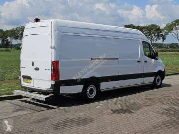 Fourgon utilitaire Mercedes