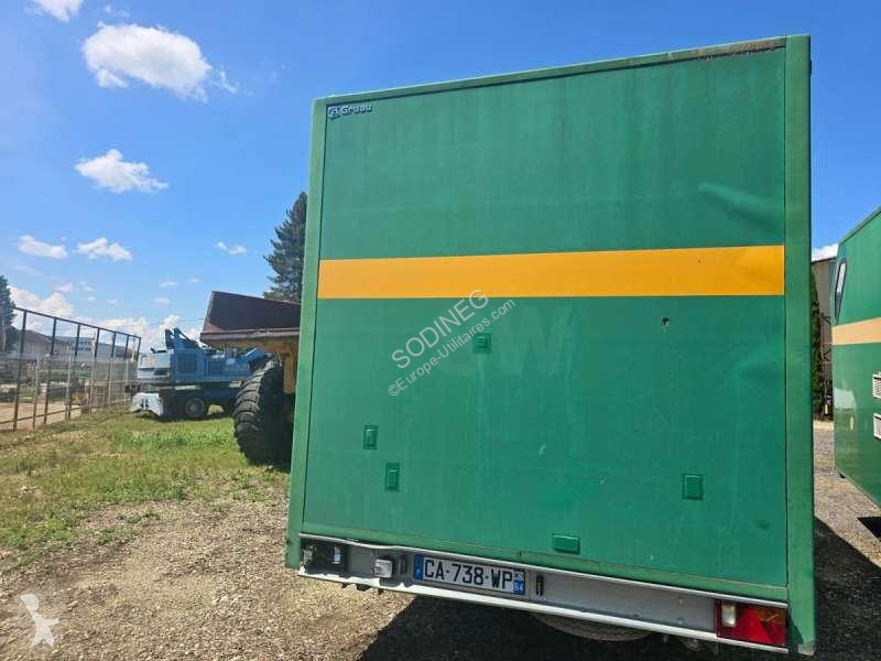Véhicule utilitaire Gruau BARAQUE DE CHANTIER...