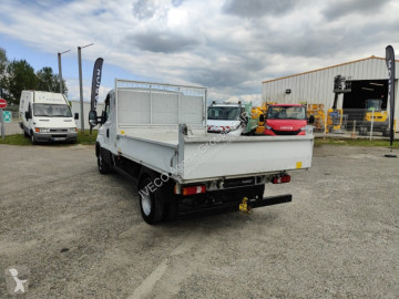 Con volquete Iveco