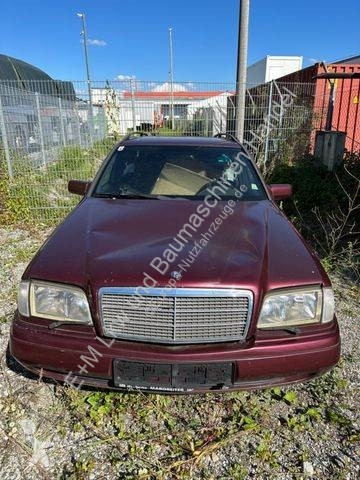 Autoutilitară Mercedes 200