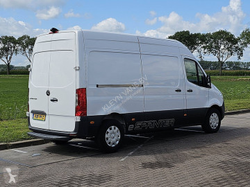 Fourgon utilitaire Mercedes