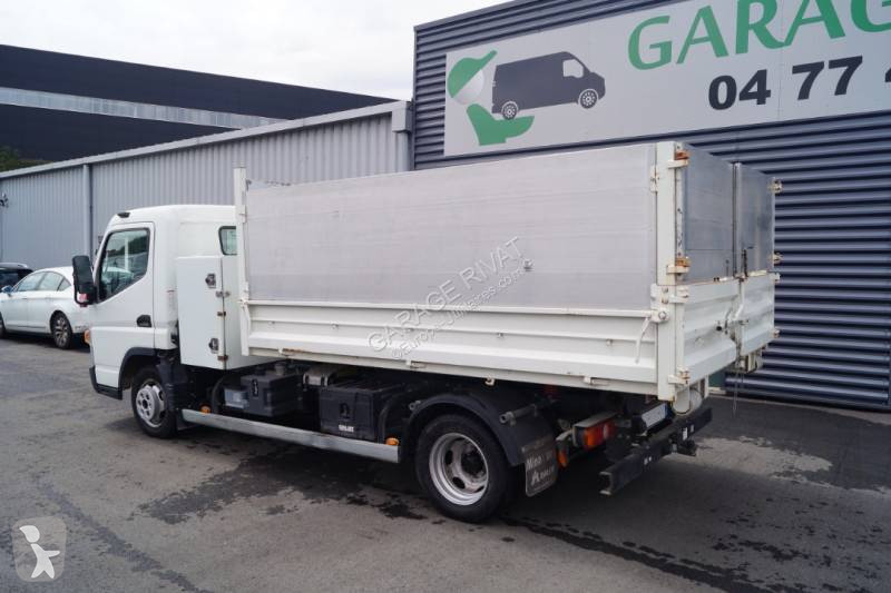Véhicule utilitaire Mitsubishi Fuso