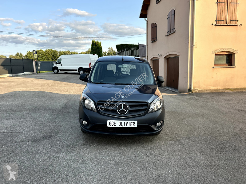 Véhicule utilitaire Mercedes Compact 109 1.5...