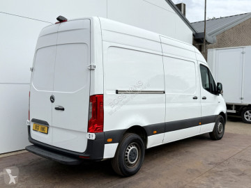 Fourgon utilitaire Mercedes