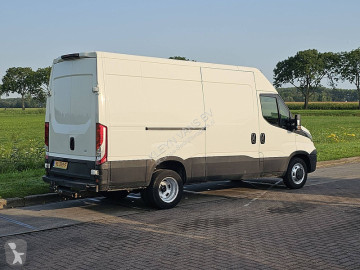 Furgón largo Iveco