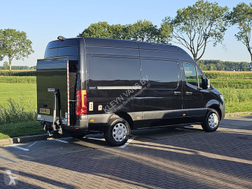 Fourgon long Mercedes