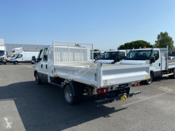Con volquete Iveco