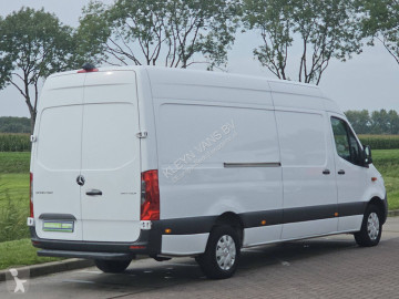 Fourgon long Mercedes