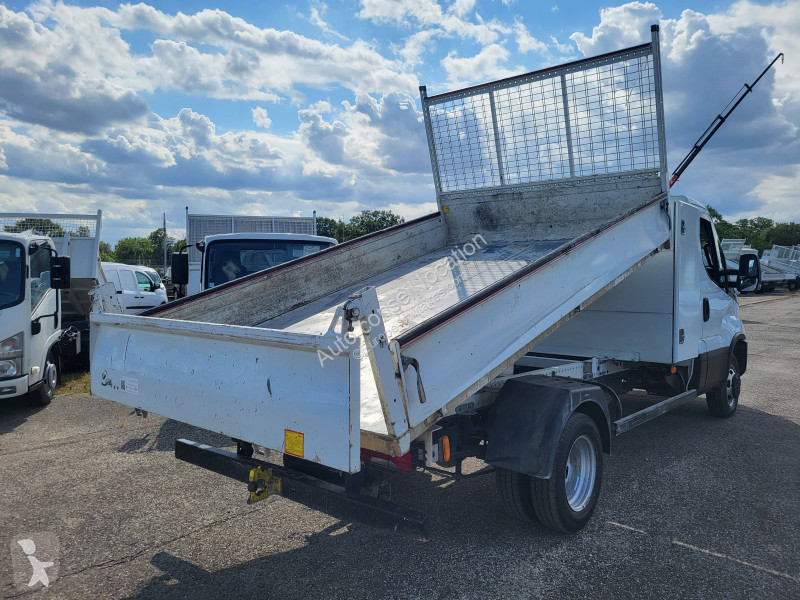 Autoutilitară Iveco BENNE + COFFRE 35 C 16 R.J