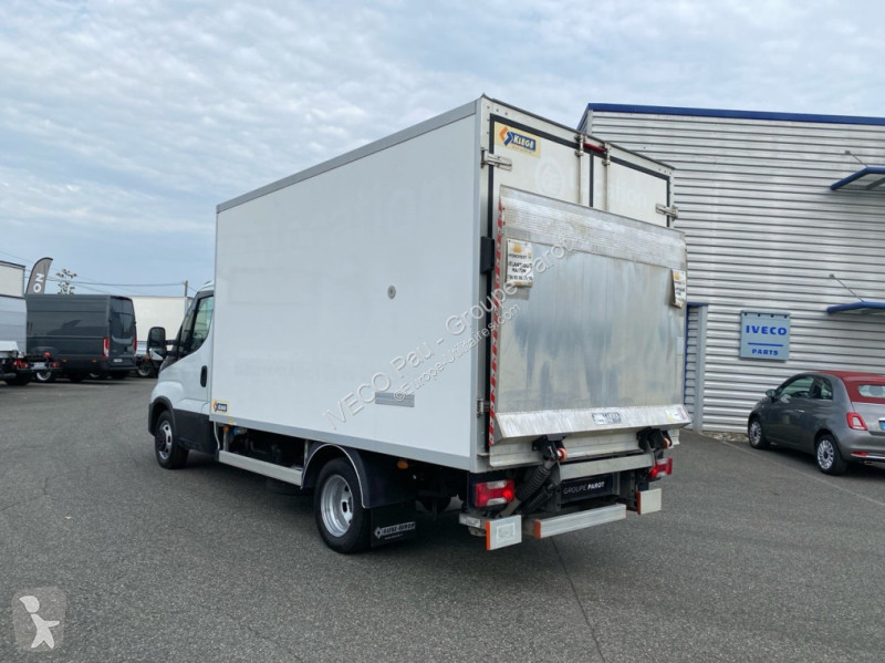 Véhicule utilitaire Iveco 35C16 Empattement 3750