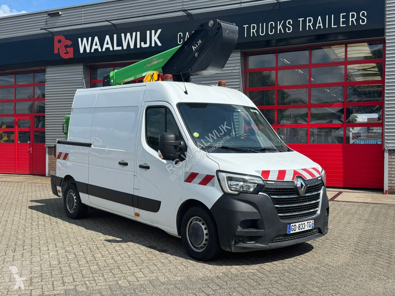Užitkové vozidlo Renault Hoogwerker 618 working...