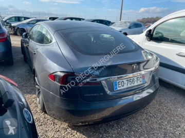 Voiture berline Tesla