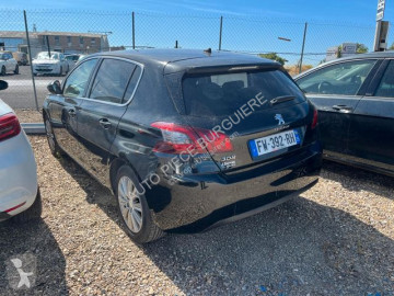 Voiture berline Peugeot