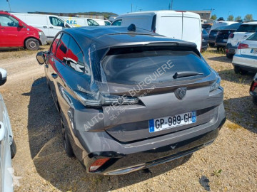 Voiture berline Peugeot