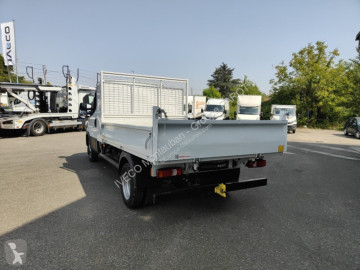 Con volquete Iveco