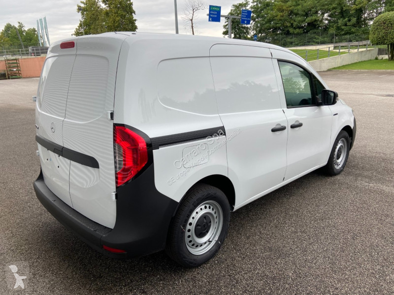 Véhicule utilitaire Mercedes Nuovo Furgone/Mixto