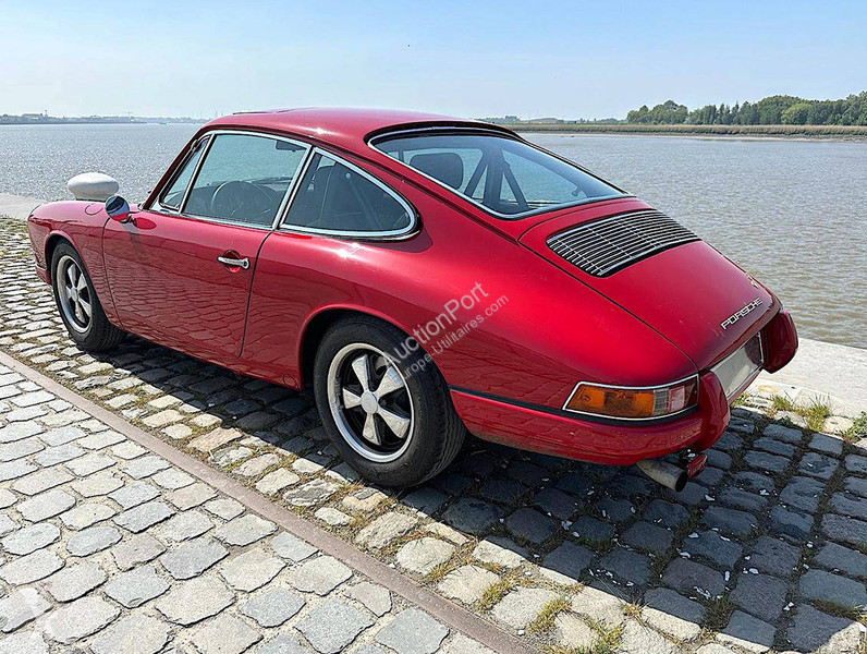 Véhicule utilitaire Porsche 2.0