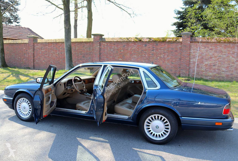 Véhicule utilitaire Jaguar Sovereign 4.0