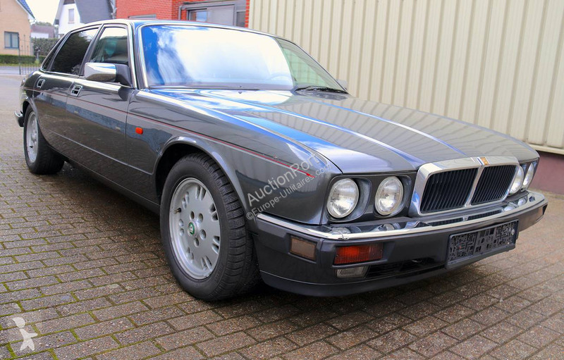 Véhicule utilitaire Jaguar XJ-12
