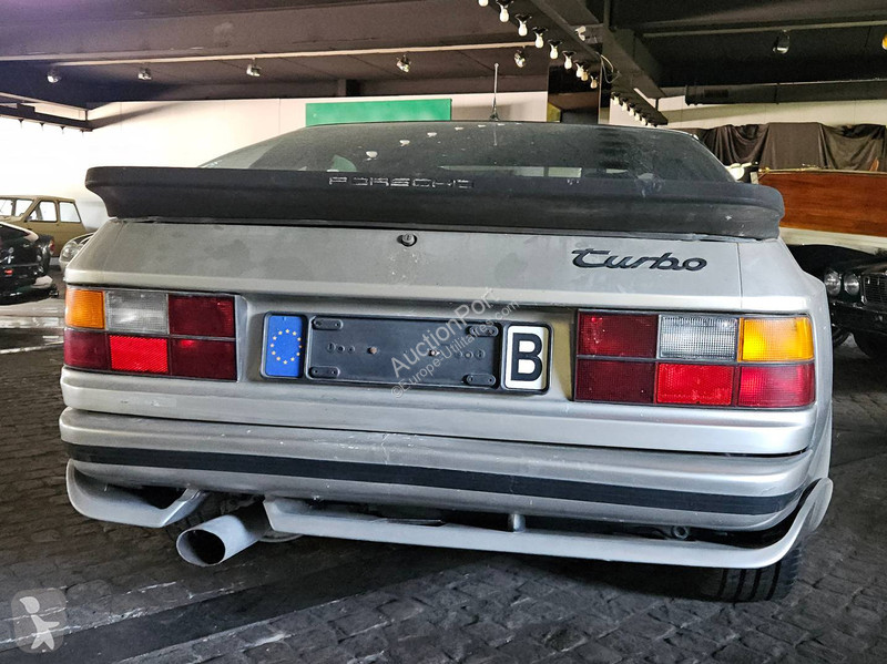 Véhicule utilitaire Porsche Turbo 944