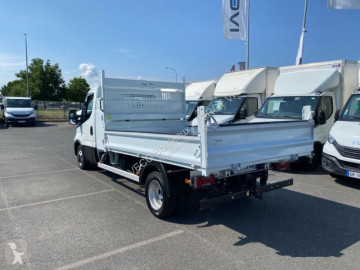 Con volquete Iveco