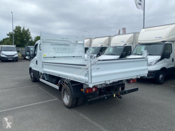Con volquete Iveco