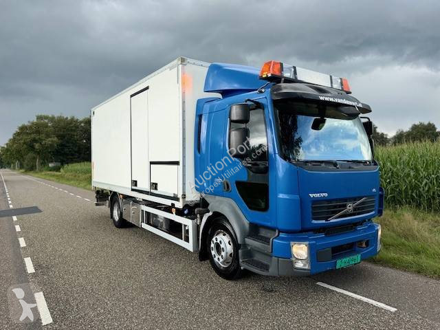 Véhicule utilitaire Volvo 280