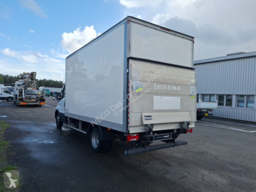 Utilitaire caisse grand volume Iveco