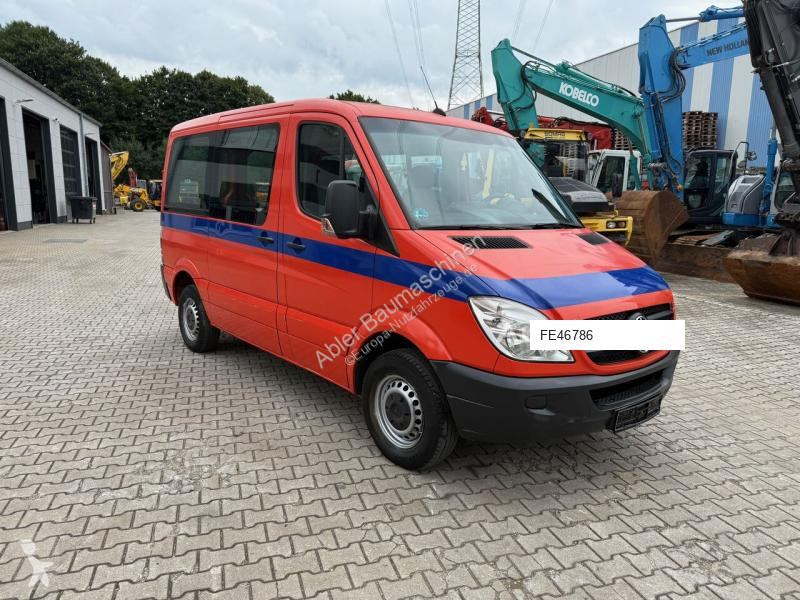 Véhicule utilitaire Mercedes 211 Kombi AHK