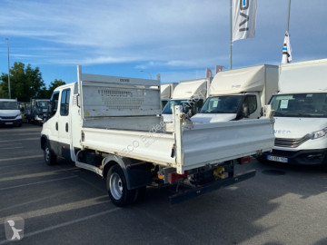Con volquete Iveco