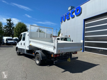 Con volquete Iveco