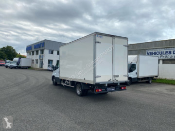 عربة نفعية بصندوق ذي حجم كبير Iveco