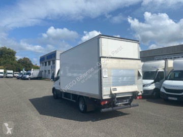 عربة نفعية بصندوق ذي حجم كبير Iveco