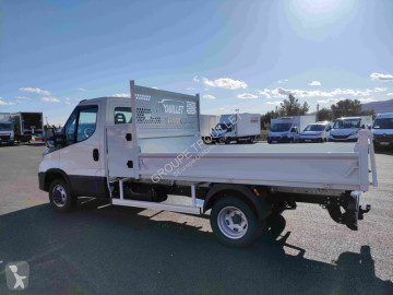 Con volquete Iveco