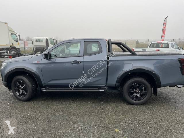 عربة نفعية Isuzu