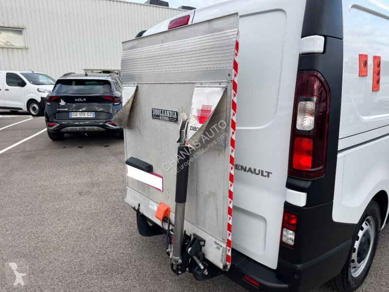عربة نفعية Renault 2.0 BLUE DCI 150 EDC